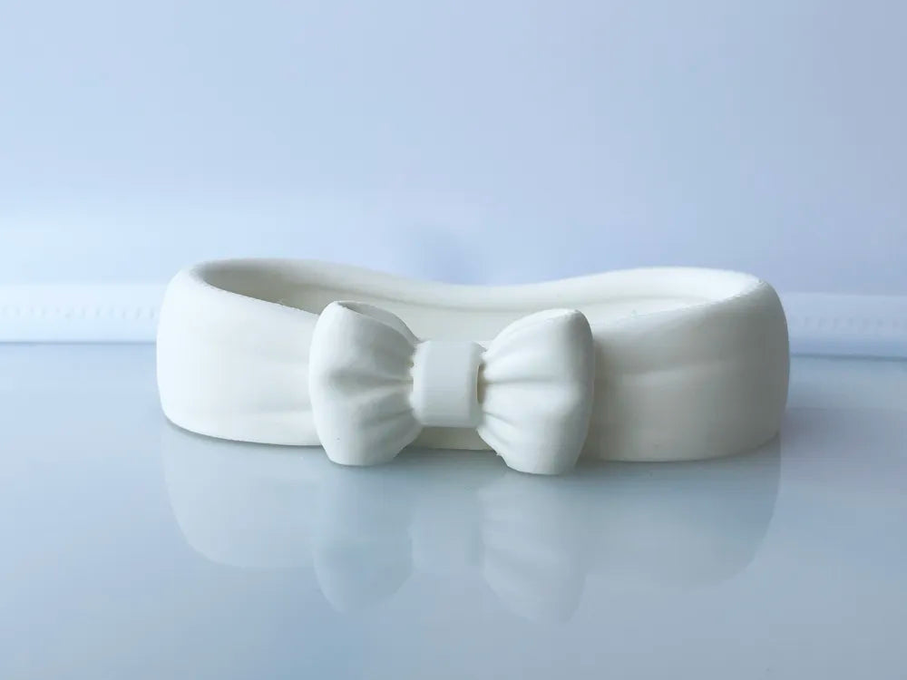 Luxury bow organiser tray holding jewellery and small everyday essentials