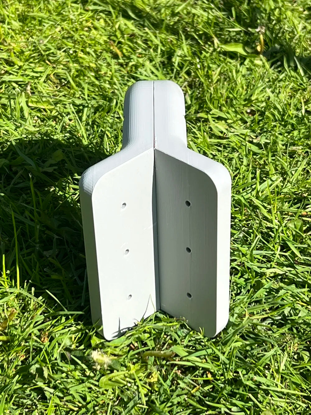 CornerRoll hose guide in garden bed – hose corner protector UK