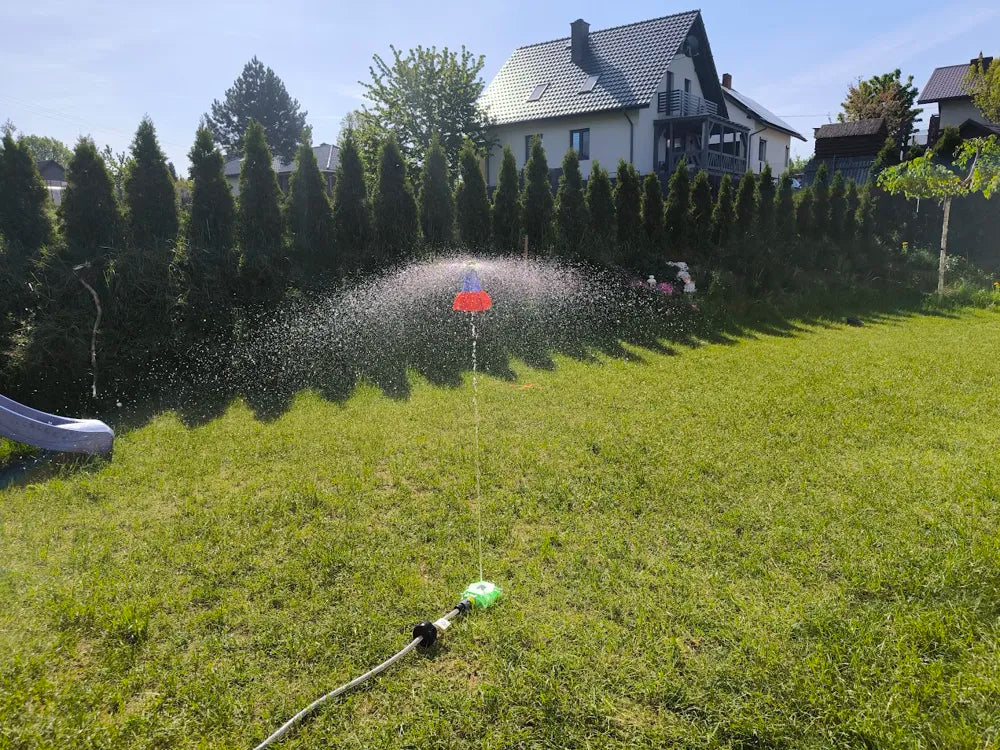 BlastOff sprinkler rocket in action – garden water toy for kids by 3DESIGN